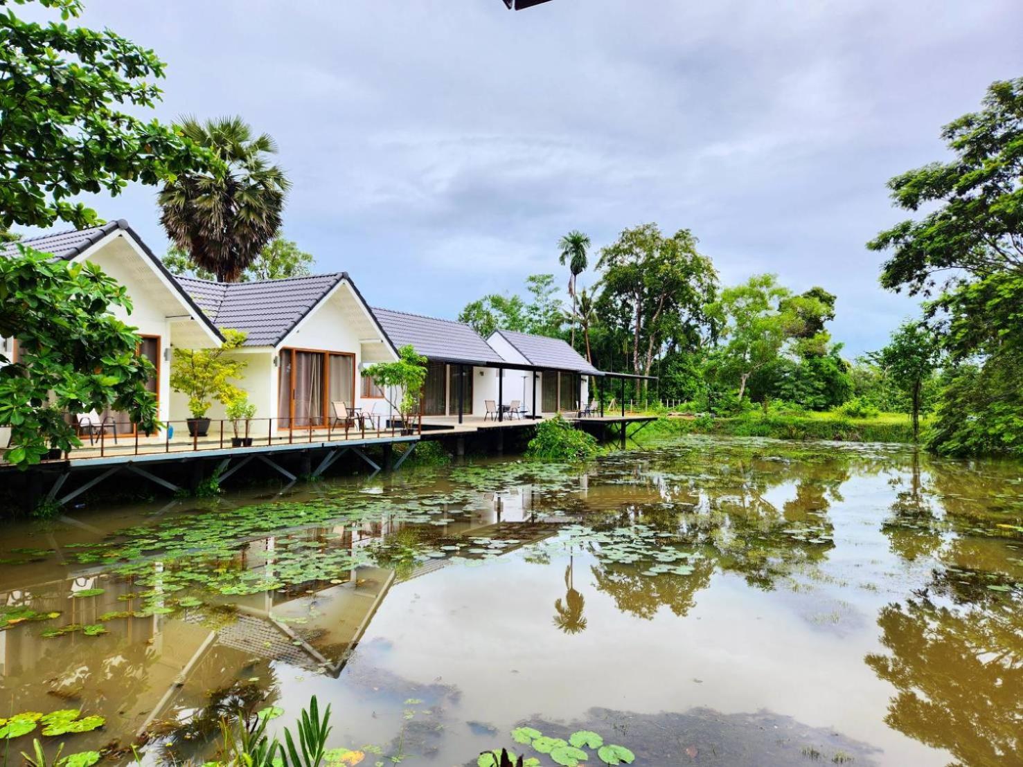 The Duck Cafe And Resort Trat Exterior photo